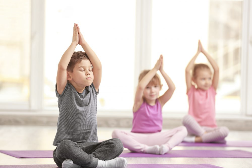 yoga enfants libre de droits